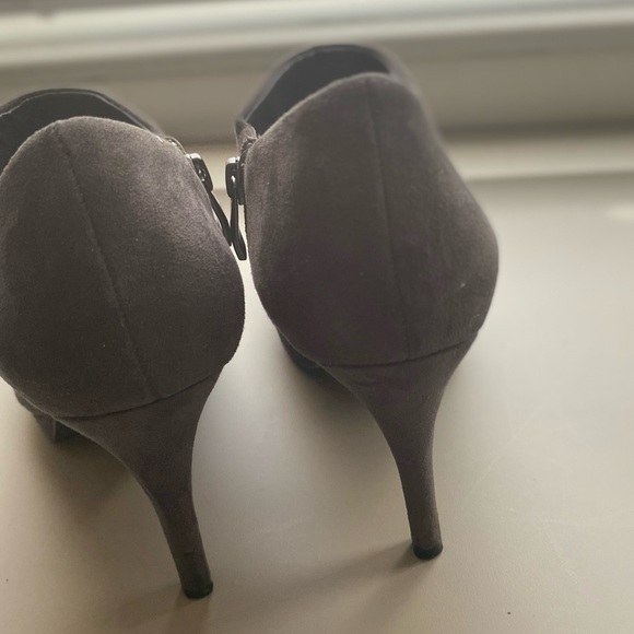 Liz Claiborne, charcoal suede booties - Picture 6 of 8